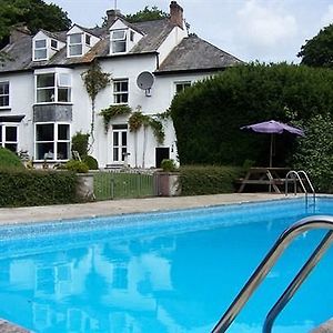 Lanarth Hotel And Caravan Park